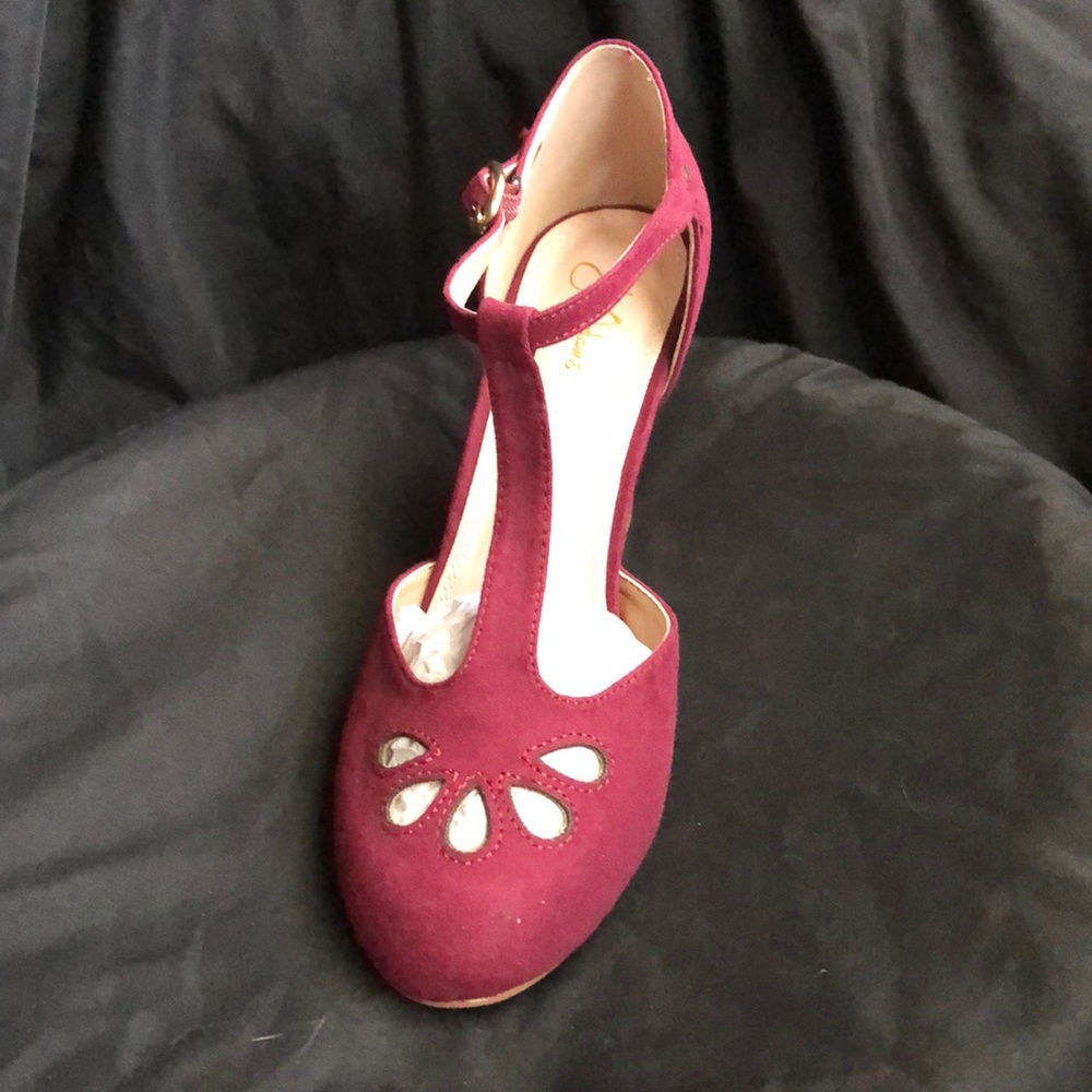 J. Adams Vintage Style Burgundy Heels - Picture 2 of 12